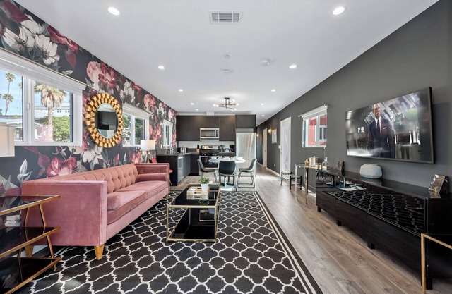 Remodeled 2BDR in Heart of Hollywood w/Courtyard | Art Deco by AvantStay
