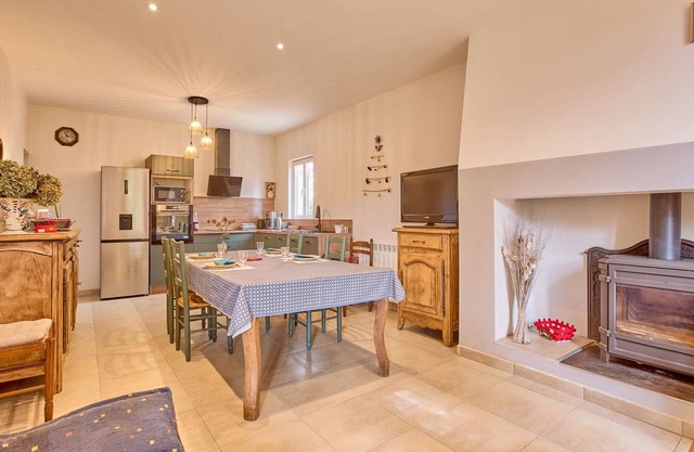 Renovated T3 villa, wooded garden, near thermal station