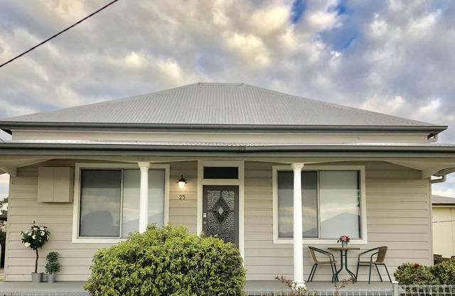 Renovated 2 beds Cottage (see attached Studio room)