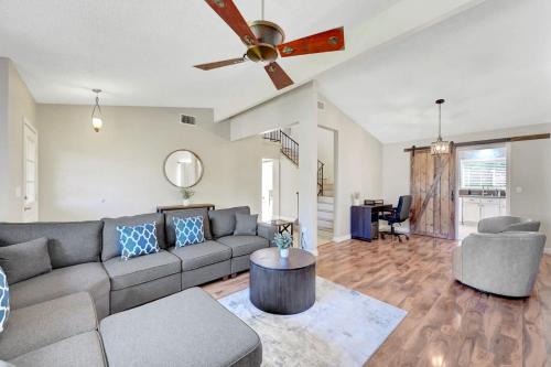 Renovated 4BR Oasis with Pool Gameroom Minutes from Strip