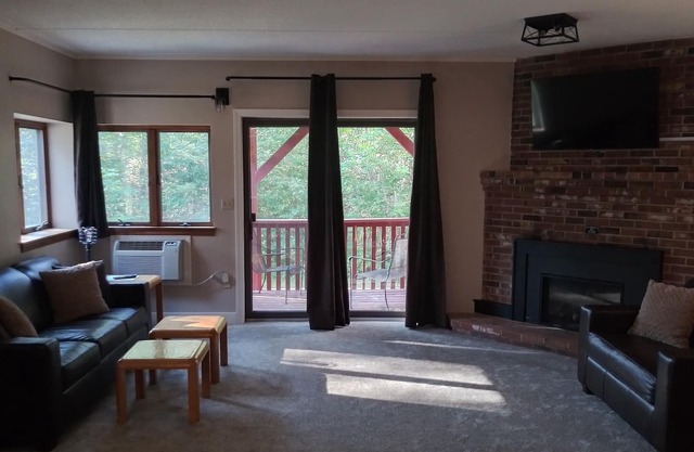 RENOVATED New Hampshire Condo sleeps 6 *** Attitash Resort - Near North Conway