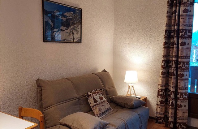 Renovated studio in Chamonix with balcony, pets allowed, parking