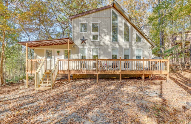 Renovated Saw Creek Chalet w/ amenities near Shawnee Mtn & Bushkill Falls!