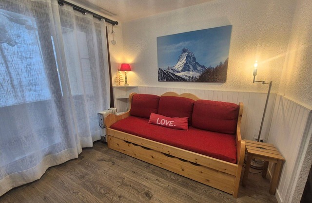 Renovated studio with balcony, ski-in/ski-out, WiFi, pets allowed