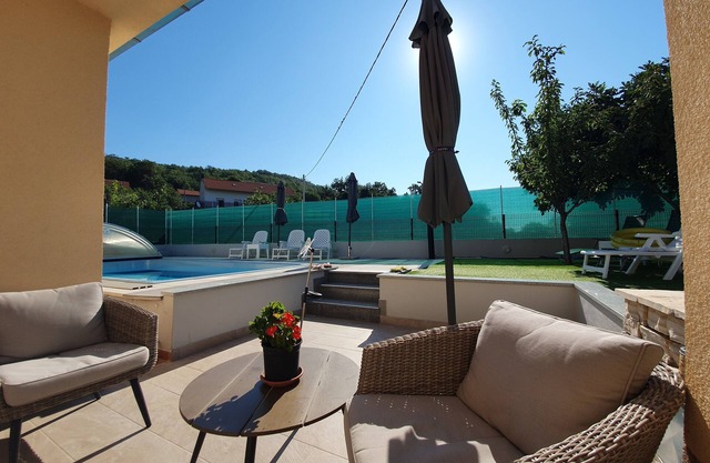 Rental home Ružić -all year open heated pool with anti-allergy system
