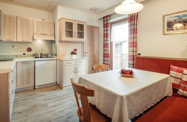 Residence Corn - Standard Apartment 14 with Mountain View, Jacuzzi, Wi-Fi & Balcony