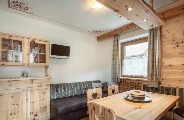 Residence Corn - Standard Apartment 11 with Mountain View, Jacuzzi, Wi-Fi & Balcony