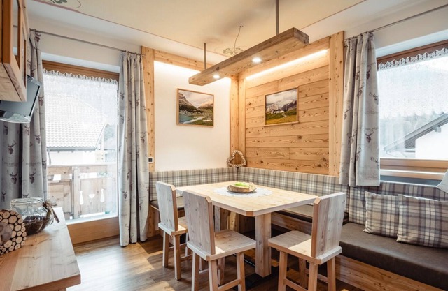 Residence Corn - Standard Apartment 7 with Mountain View, Jacuzzi, Wi-Fi & Balcony