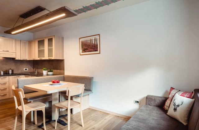 Residence Corn - Standard Apartment 6 with Mountain View, Jacuzzi, Wi-Fi & Balcony