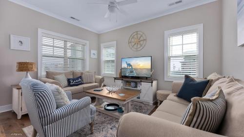 Residence 201N At The Sandcastle Condominiums