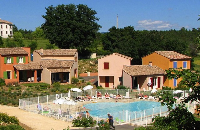 Residence Le Claux du Puits, St. Trinit in Vaucluse - 6 persons, 3 bedrooms