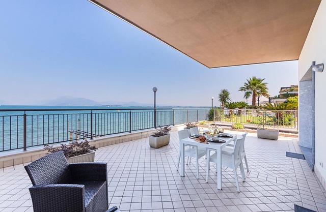 Residenza Miralago With Pool - One-bedroom Apartment With Lake View