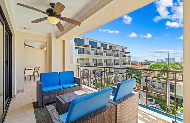 RESORT POOL! 2 MIN TO BEACH! BALCONY!