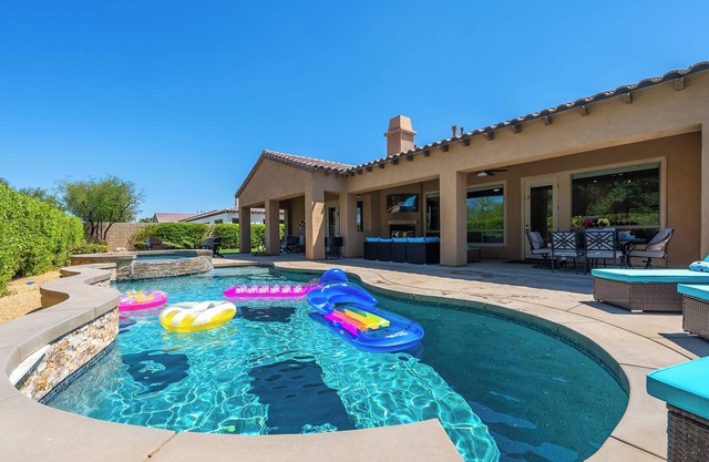 Resort Style Tuscan Living with Spa Pool & Firepit