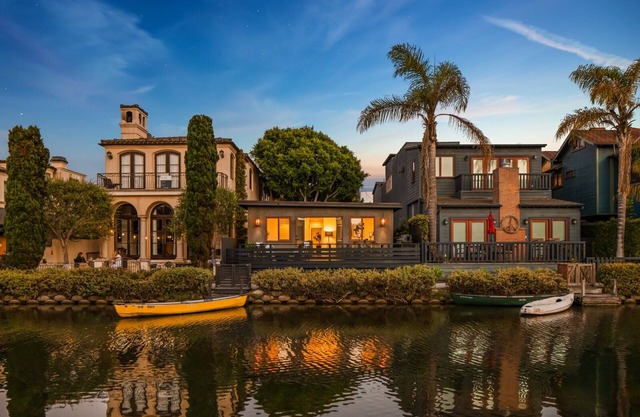Resort Style Villa in Venice Canals-Right By Beach