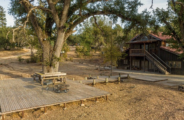 Retreat by Yosemite: Balcony & Garden Suites