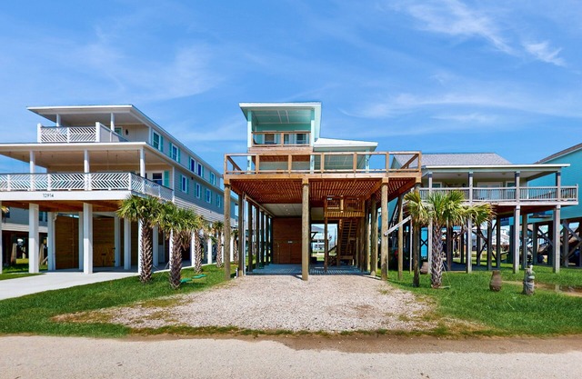 Retreat | Gulf Views | Large Deck | Dog Haven