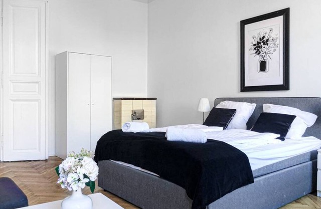 Retro Charm Budget 1BR Apartment near AKH Hospital