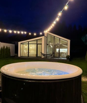 Richkas Chalet котедж з чаном-джакузі