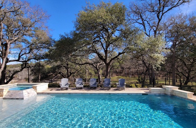 River front villa w/ pool, BBQ, hiking, fireplace