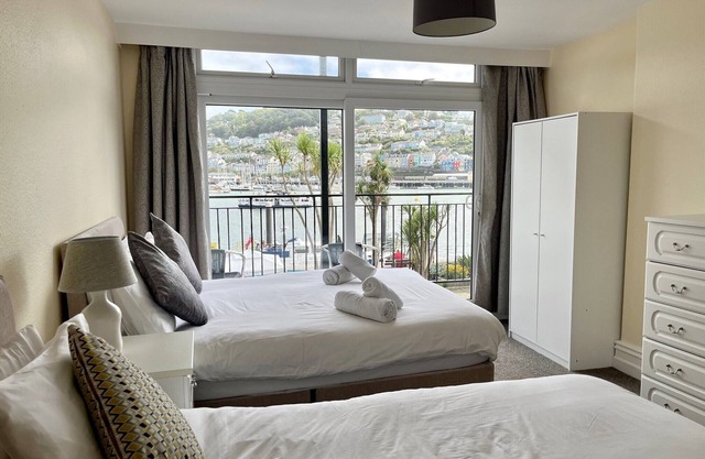Riverside 1 - Two Bedroom Apartment, Sleeps 6
