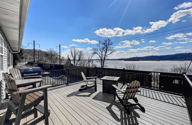 Riverside 2BR w/Kayak & Trails Nearby