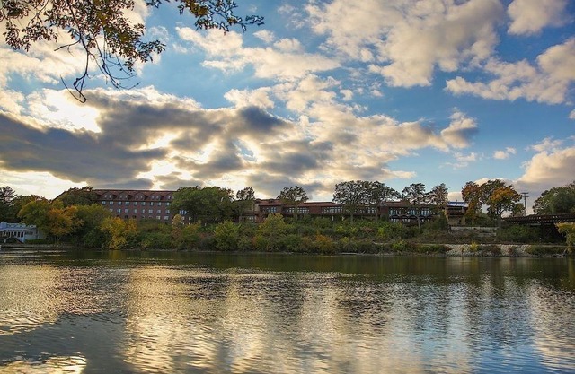 Riverview Inn & Suites, Ascend Hotel Collection
