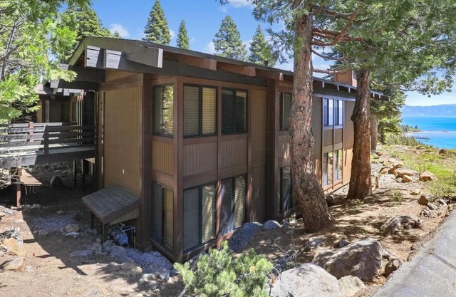 Rocky Ridge #28: 3 BR, 2 BA Condominium in Tahoe City, Sleeps 6
