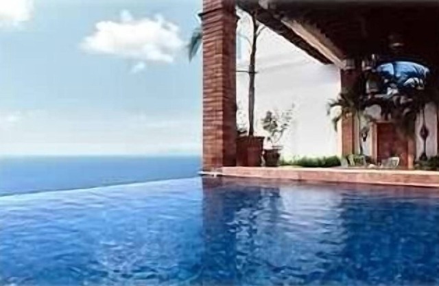Romantic 3 Story Villa Magnificent Views from 4 Master Suite