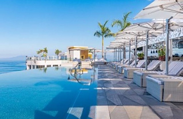 Romantic adults-only luxury hotel with jungle landscape