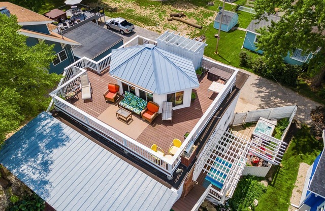 Rooftop Oasis - Hot Tub - Sauna - Steps from Lake!