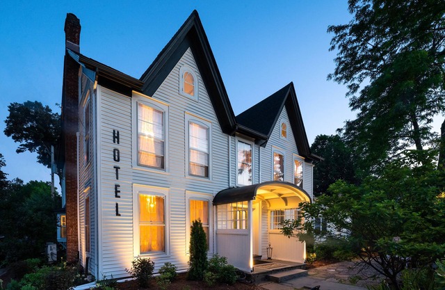Room 6- Twin Gables of Woodstock