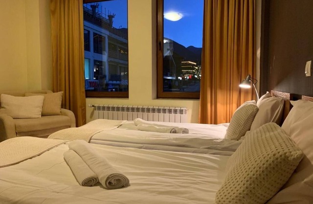 Room-granat Double Room 1- Next to Gondo