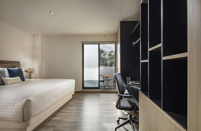 ROOM Hotel & Suites