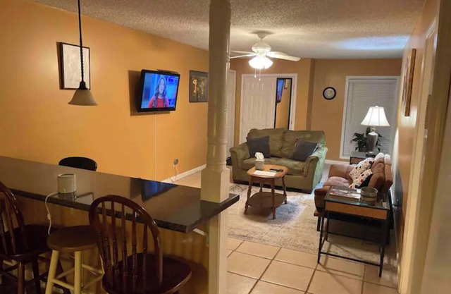 Room to Relax, spacious 1 Bedroom,Washer/Dryer,