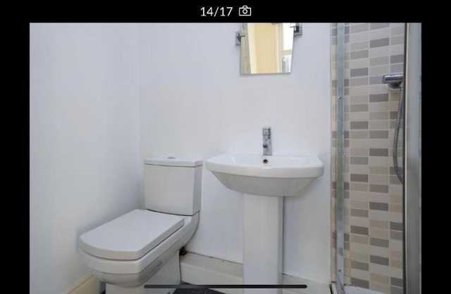 Room with private bathroom in shared apartment. Two minutes walk to tube