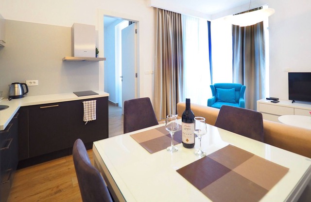 Royal Gardens Luxury Apartments - 34 rooms