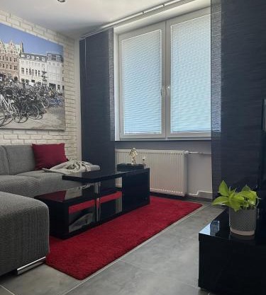 RR bus station apartment