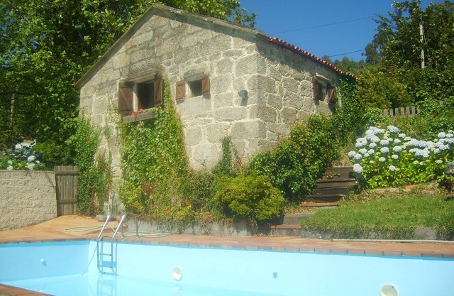Rural house of the 18th century, overlooking the Aldán estuary.