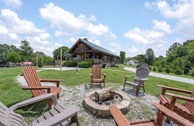 Rustic Cabin, Dock, Hot Tub, Firepit, Kayaks
