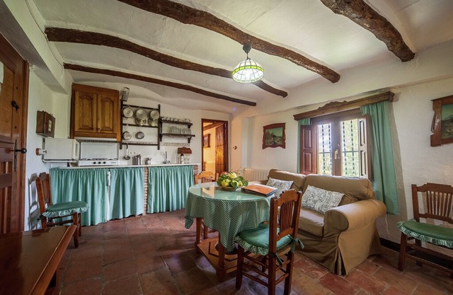 Rustic Cottage in El Padul with Swimming Pool