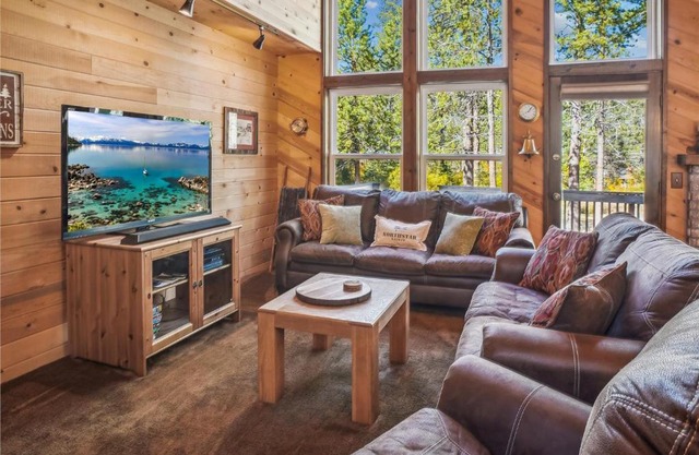 Rustic Retreat by Tahoe Getaways - 4BR Tahoe Donner Contemporary Cabin w Forest Views, Pet-Friendly & HOA Amenities