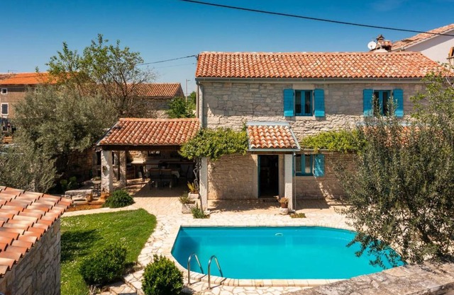 Rustic villa Janko with pool in Sveti Lovrec