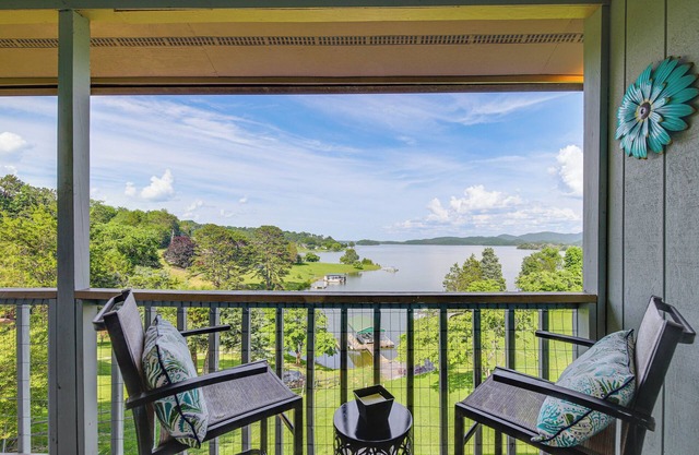 Rutledge Hilltop Home on Cherokee Lake w/Decks!