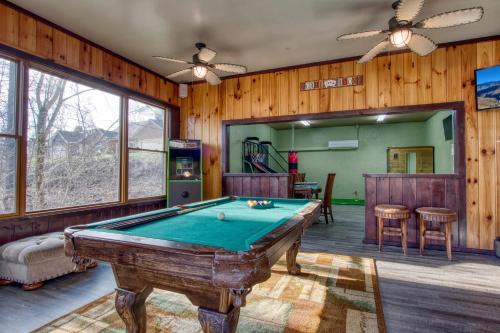 Saddleback Retreat, Game Room, Hot Tub, WIFI, 685 FREE tickets each paid day!