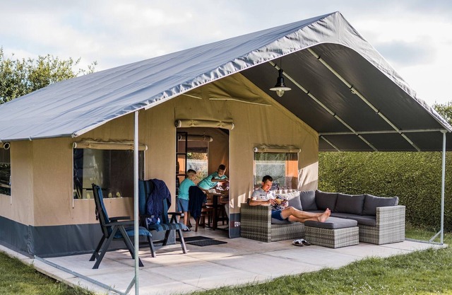 Safari tent with its own sanitary facilities