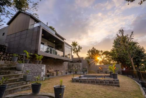 SaffronStays Elysian
