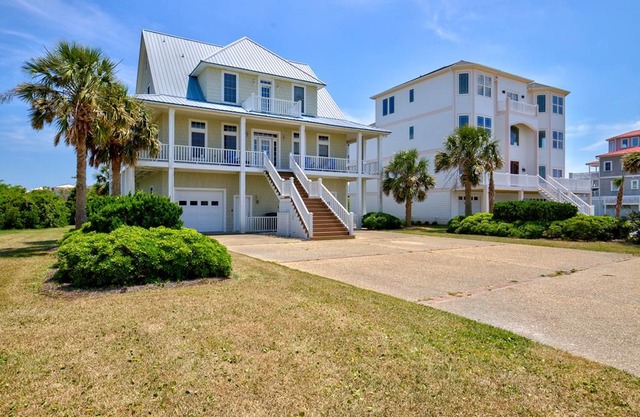 Sailview Drive 4 Oceanview! | Community Pool, Fireplace, Jacuzzi, Internet