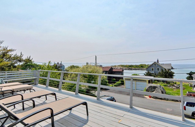 Salt Island Views: 4-Season Beach House