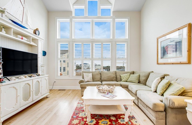 Salt Meadows townhouse w/elevator, gas grill & community pool and pier